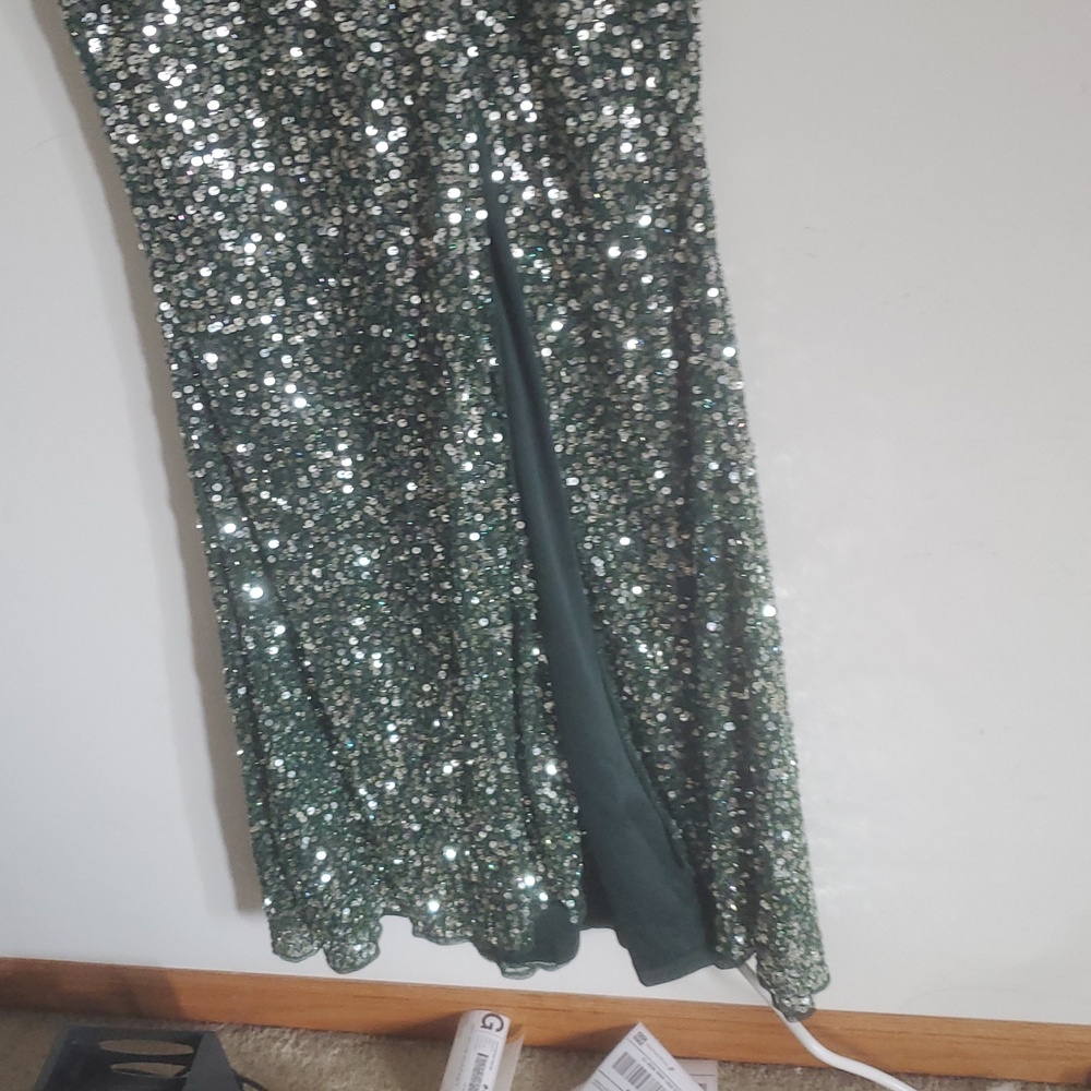 NWOT MACDUGGAL CAP SLEEVE SEQUINED HIGH SLIT GOWN - Picture 10 of 12